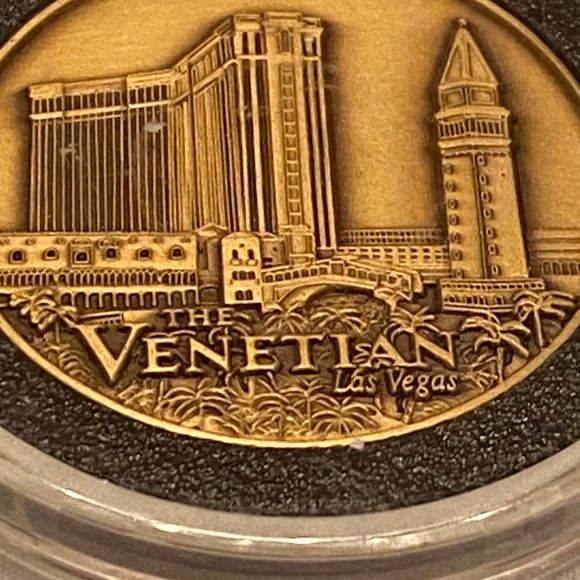 Collectible Venetian Guggenheim Las Vegas 🪙 Coin - Picture 9 of 14
